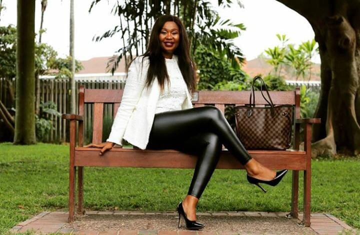 Izitolo, ezokukhangisa nezamandla yizimboni asebe wusomabhizinisi kuzona futhi akanamahloni ngokuthi amanye ala mabhizinisi uwawisile. Manje uqopha umlando kwezolimo, lapho eqhamuka khona nezinto ezintsha. Uxoxe noSLINDILE KHANYILE