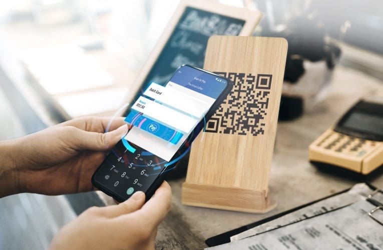 Kuyakhula ukuthengwa kwezimpahla kusetshenziswa ubuchwepheshe besimanjemanje nasezitolo ezi-online kanti ‘nabashaya ikhadi’ bakhona nalana kwezobuchwepheshe.