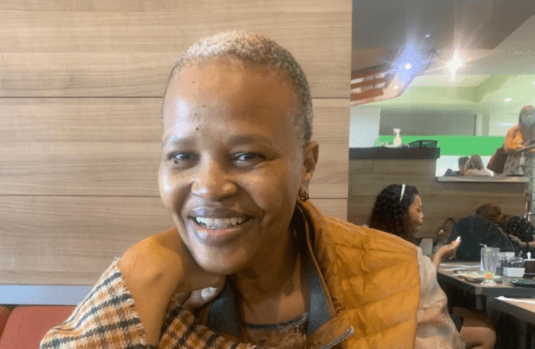 Uneziqu eziyinyama, usebenze ehhovisi labameli nasemabhizinisini omndeni kodwa manje unepulazi lezinkukhu zohlobo. Lo mfuyi uxoxe noLANGA KHANYILE