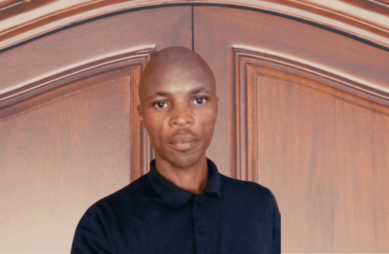 Uneminyaka ewu-10 aqala ibhizinisi lokwenza izicathulo namabhande kwesikhumba kodwa usazishayela ngonyawo lonwabu ekukhuliseni ibhizinisi njengoba ethi akajahe ndawo. Uxoxe noSLINDILE KHANYILE