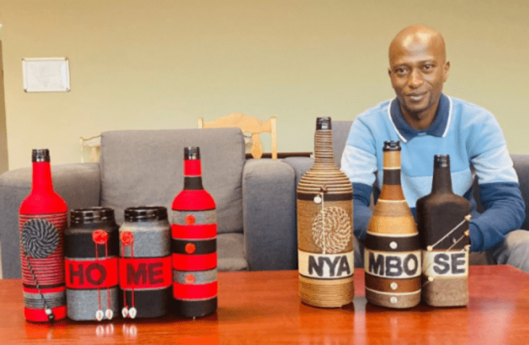 Uphendula izibi zibeyimihlobiso eqhakazisa indlu. Uxoxe noLUNGI LANGA 