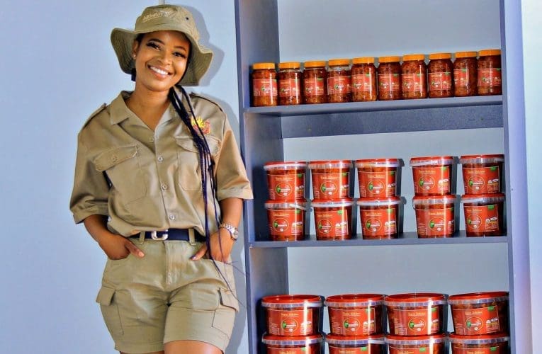 Uhamba ezinyathelweni zikaninakhulu ngebhizinisi le-atchaar