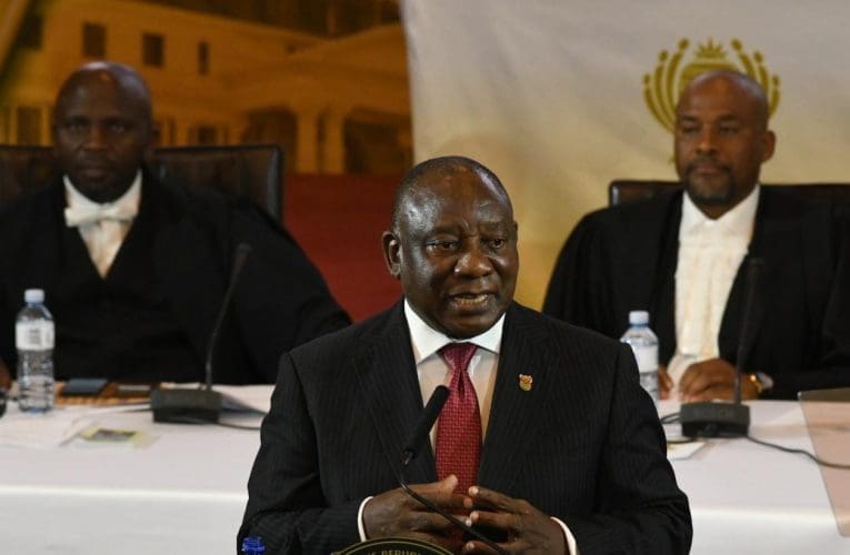 Impumelelo yobambiswano incike kwisisoka sikaRamaphosa, kuloba uJabulani Sikhakhane