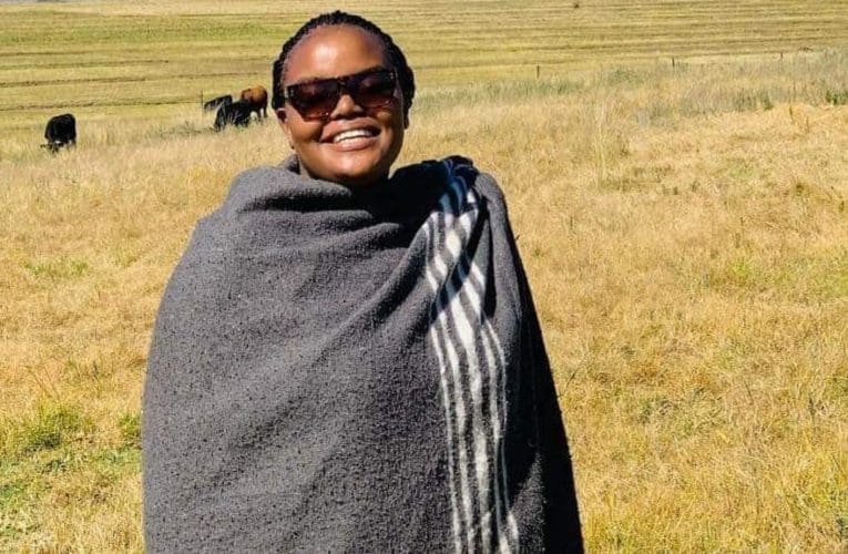 Intombi kayise idala amathuba entsheni engenamathuba 