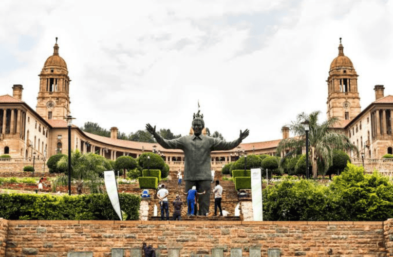 INingizimu Afrika ingafunda kwiSingapore ukuthi wakhiwa kanjani uhulumeni owazi umsebenzi, kuloba uJabulani Sikhakhane