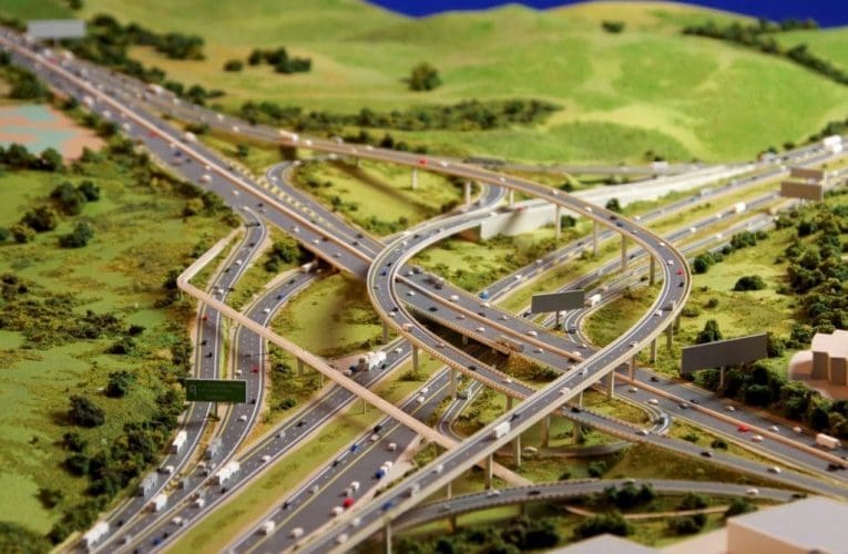 Amakhono emboni ezimele angasiza ngengqalasizinda ukuze kutshaleke imali, kuloba uBusi Mavuso