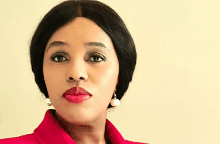 Uneminyaka eyivile kwengu-20 angena embonini yezakhiwo oke waphatha nasezinkampanini ezinkulu, njengokusho kukayise. Uxoxe noSLINDILE KHANYILE