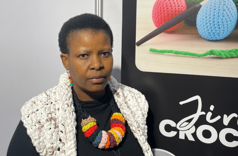 Ukuswela imali yokuqhubeka esikoleni kwamholela ebhizinisini lokwenza umsebenzi awufundisa wunina. Uxoxe noNQOBILE NDLOVU