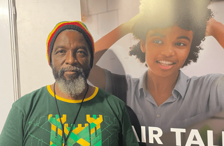 Owaqala ibhizinisi ngoR40 usengenise ezitolo ezinkulu ngomkhiqizo wakhe wokucwala izinwele. Uxoxe noNQOBILE NDLOVU