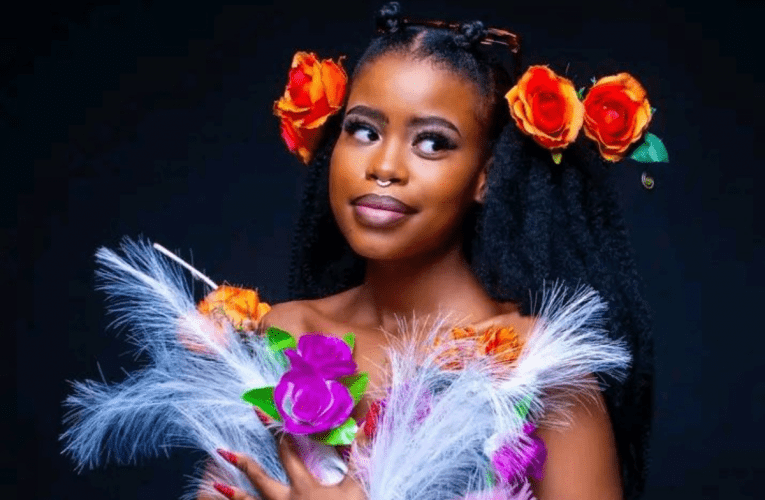 Kuleli sonto kuSAZIWAYO NEMALI sixoxa noLungile Masondo, umculi we-afro pop owaziwa ngelikaB.L.U.E Nyambose. Ugqame ngengoma ethi Induk’ Enhle