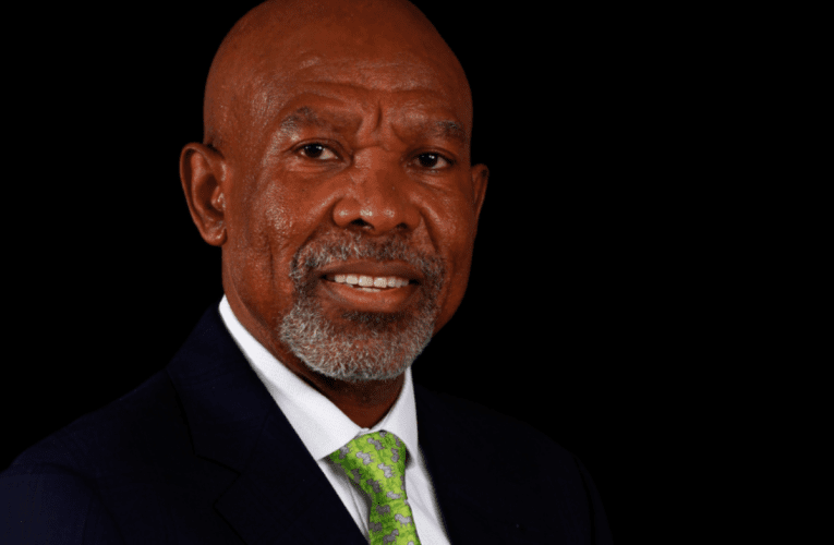 UKganyago nabalingani bakhe bayabuyela ezindaweni zabo
