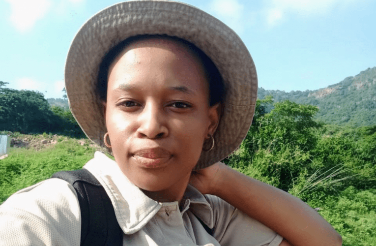 Ushiye umsebenzi wasebhange wagxila ekufuyeni izinkukhu. Uxoxe noSIMANGALISO NTSHANGASE