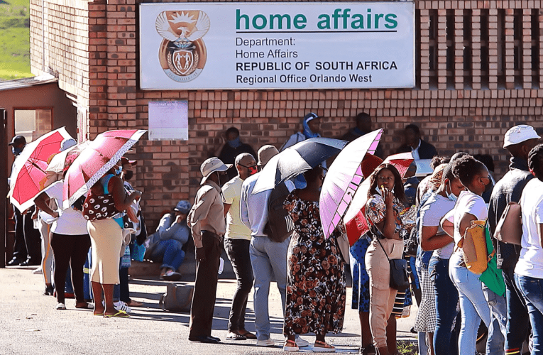Imithetho emisha ngobuchwepheshe iqhakambisa izidingo zabantu kunepolitiki, kuloba uBusi Mavuso