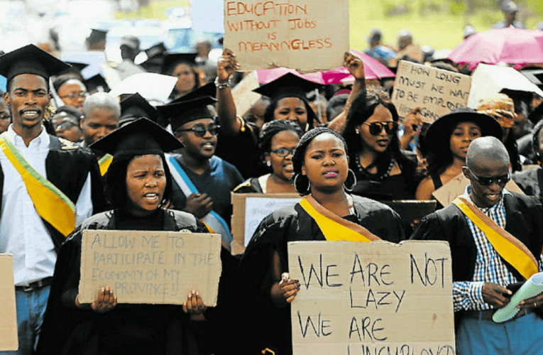 Kuningi okwenza abesifazane abamnyama baswele umsebenzi, kuloba uJabulani Sikhakhane.