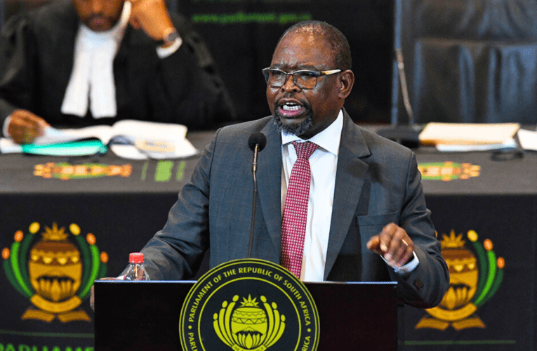 UGodongwana ushaye ungqimphotho ukuze kungaphazamiseki ukusebenza komasipala, kuloba uJabulani Sikhakhane